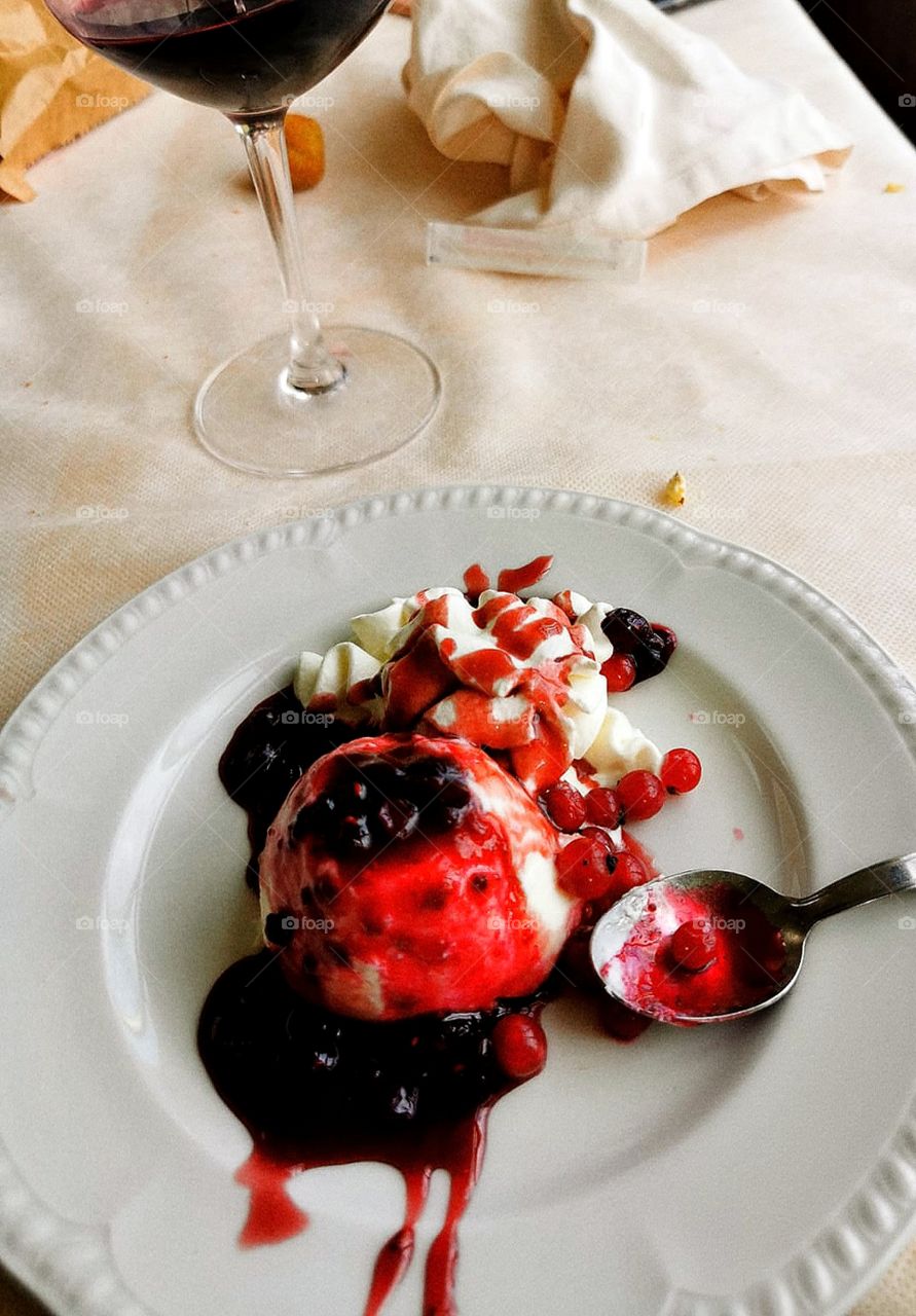 Ice cream with sweet syrup