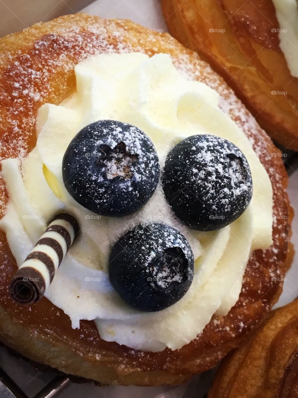 Pastry cream with blueberries 