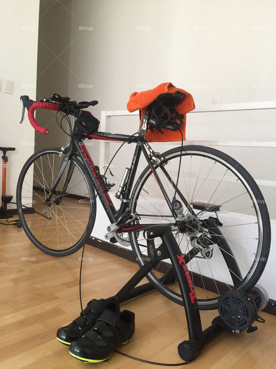 Bicycle indoor training bike
