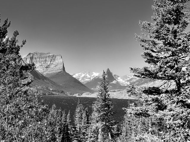 Black & White Montana mountains