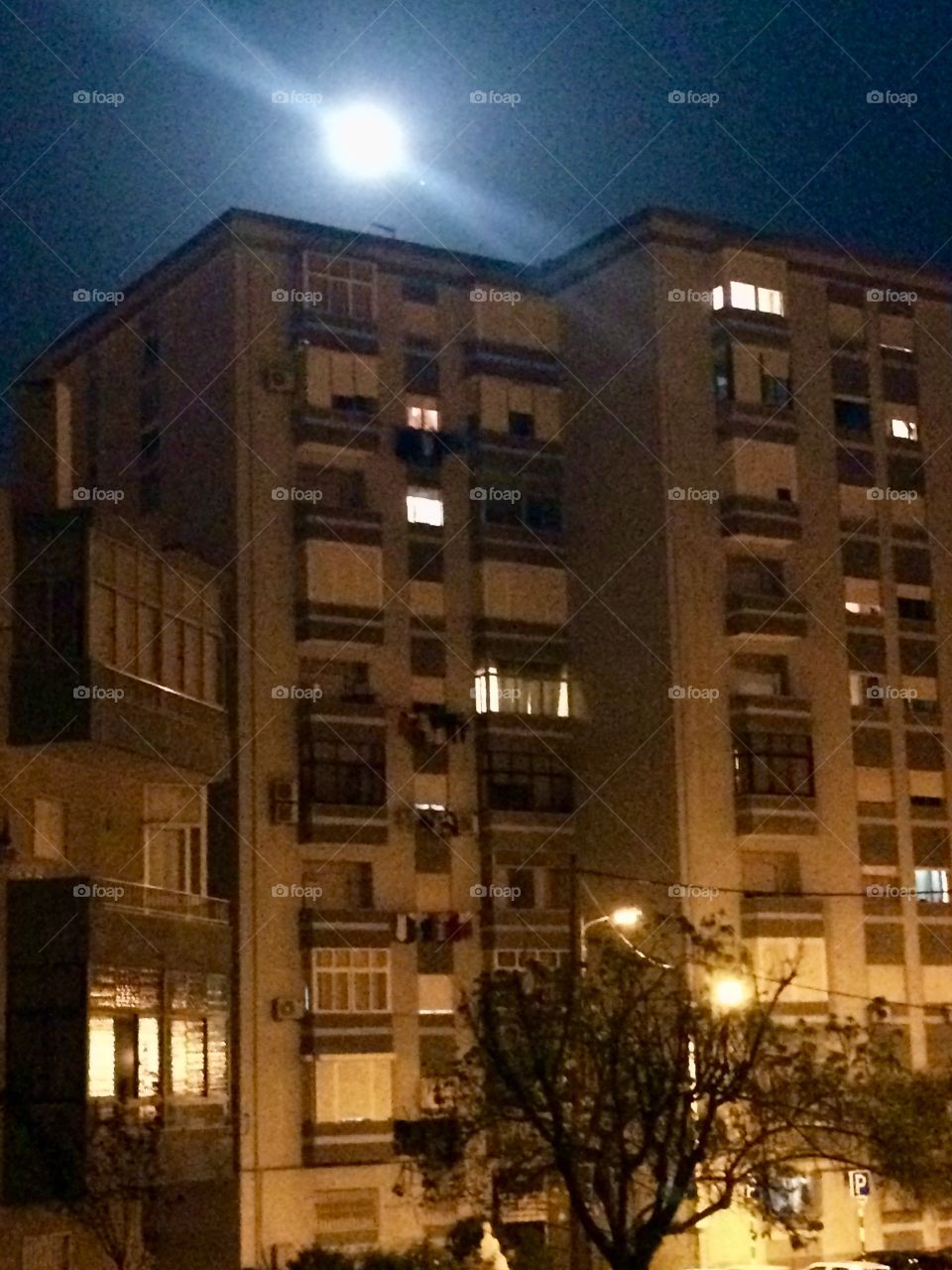 Building and full moon 🌙 