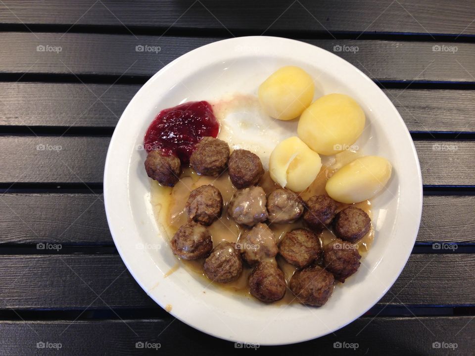Meatballs with potatoes