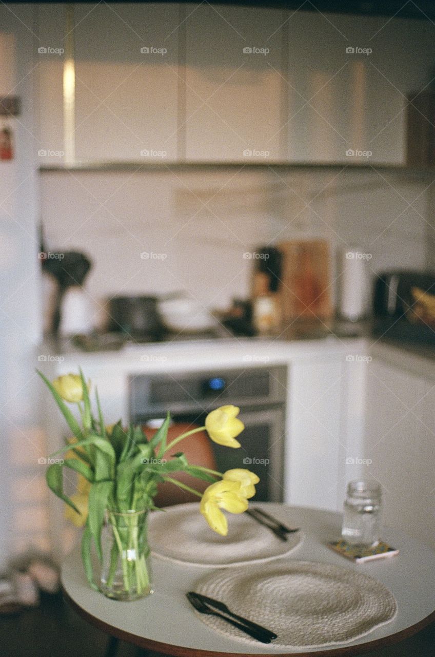 Flowers in vase in daylight 
