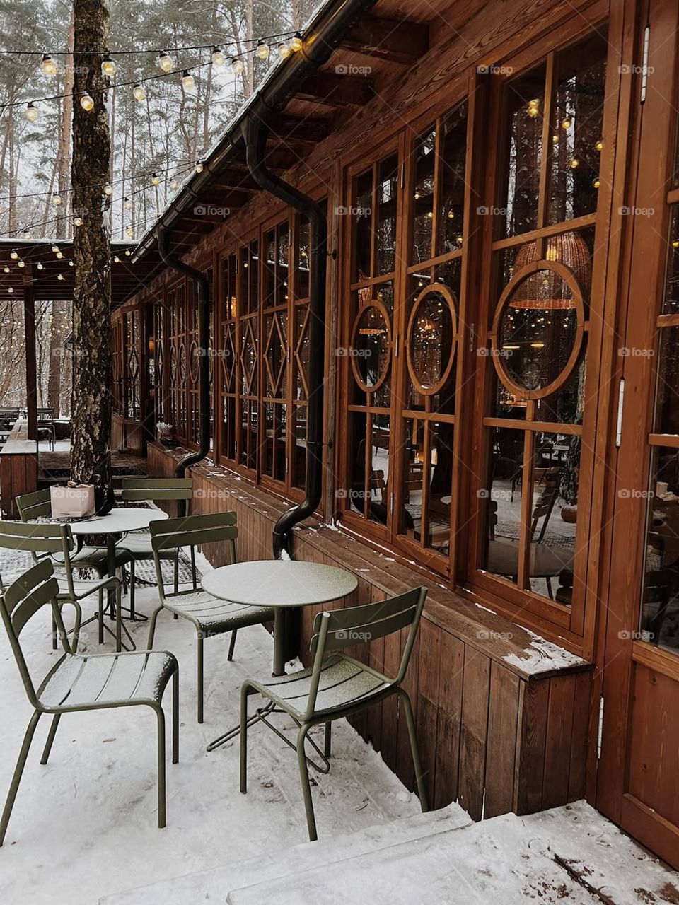 restaurant in the middle of the forest for family vacations in winter