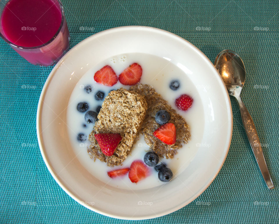 Cereal and fruit 