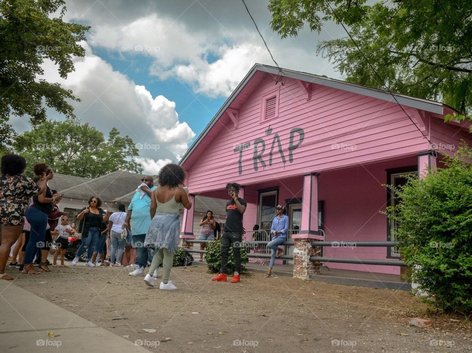 2 Chainz Pink Trap House in Atlanta. Marketing genius 