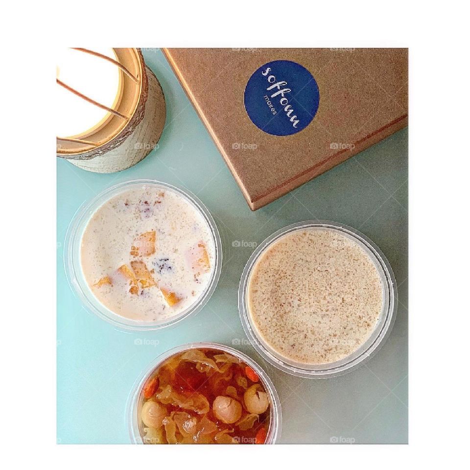 Peach gums in 3 different flavours that is rich In collagen : honey mango in fresh milk, gula melaka in soy milk and Classic with wolf berries, snow fungus and longan