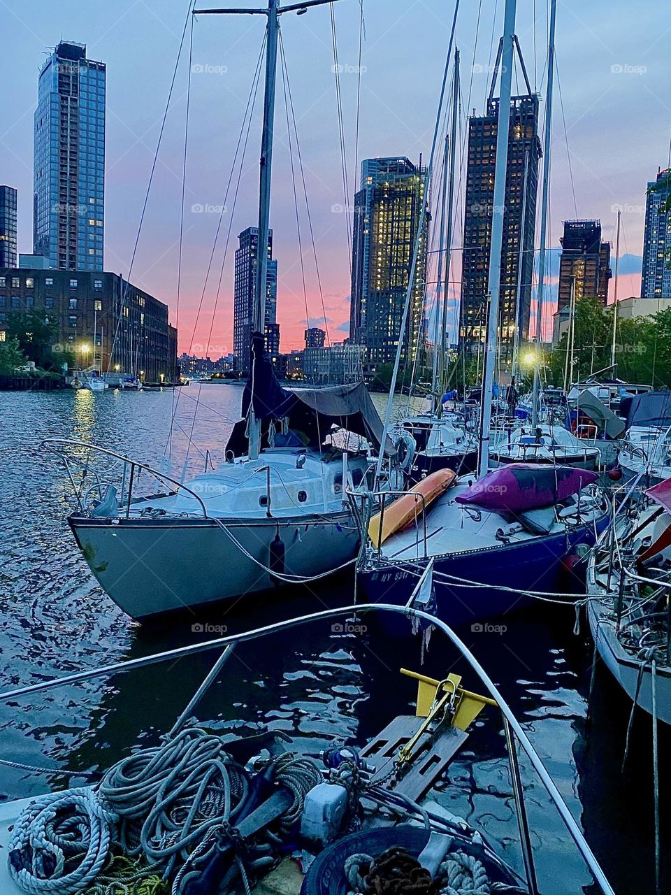 This is „Newtown Creek“ by the „Pulaski Bridge“ in LIC, Queens. The views from here are spectacular and reach all the way to „Manhattan“. They are especially alluring when seen from aboard one of the boats. 2023. Hypnotic Productions