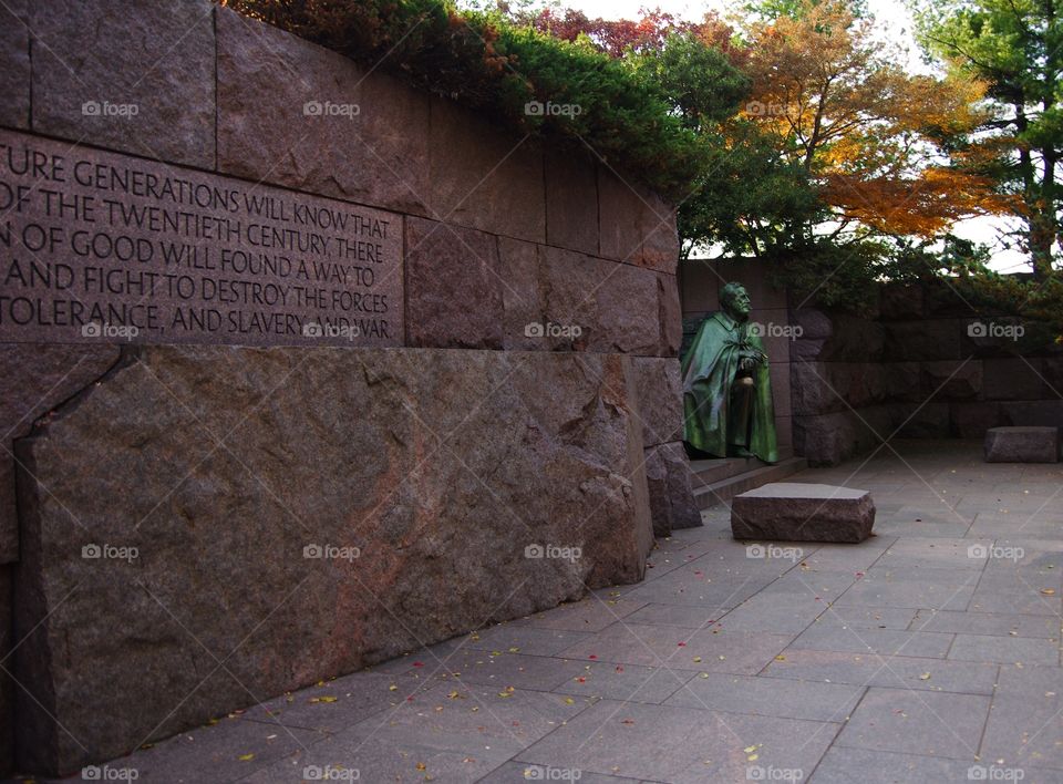 Bronze statue of man sitting wheelchair at the Franklin Delano Roosevelt memorial in Washington DC