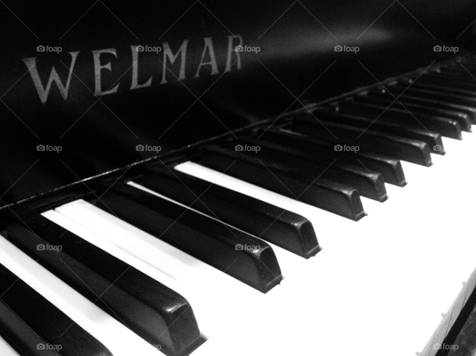 tel-aviv classic piano retro by stern