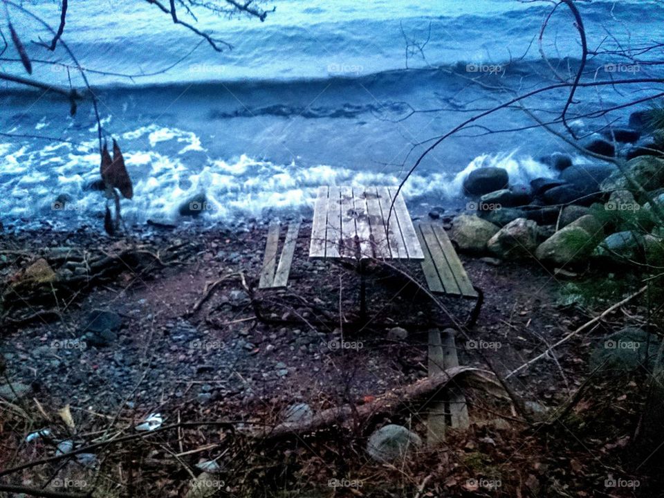 come sit by the Sea 