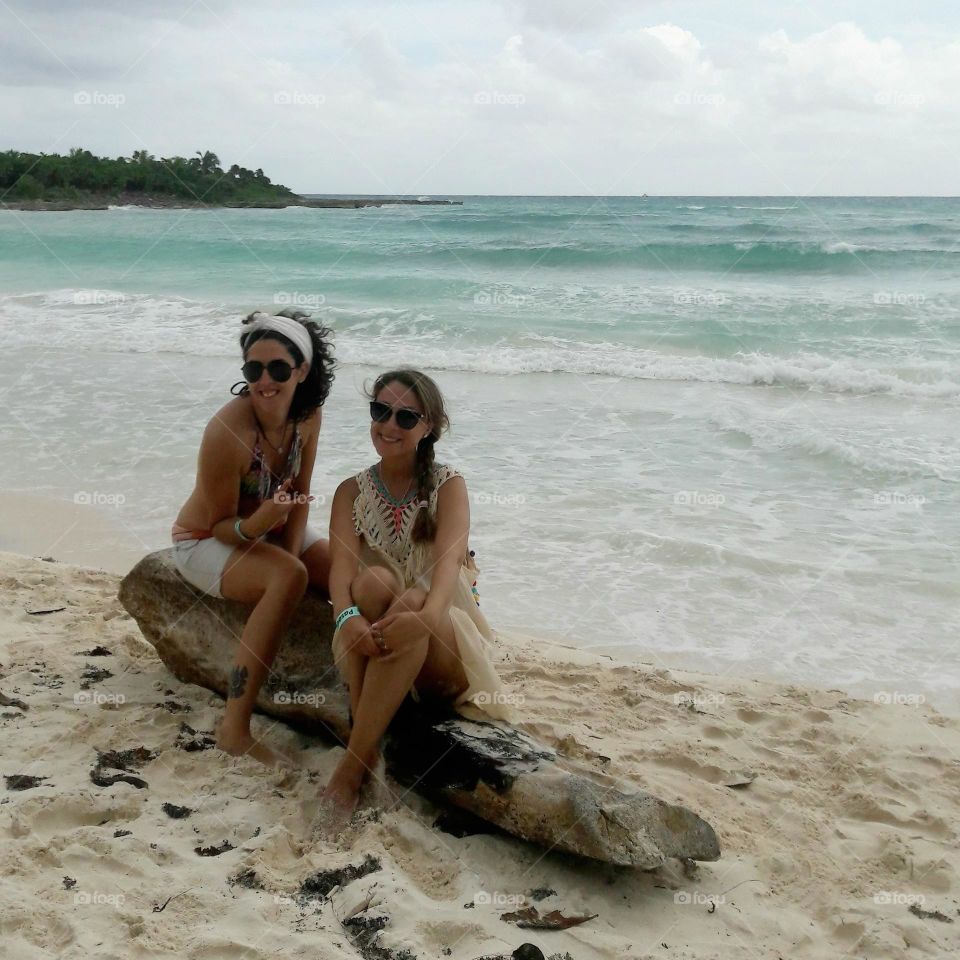 felices en la playa