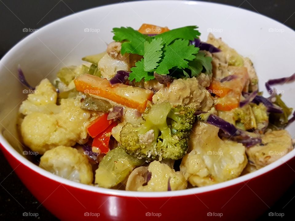 Chicken meat with vegetables in bowl