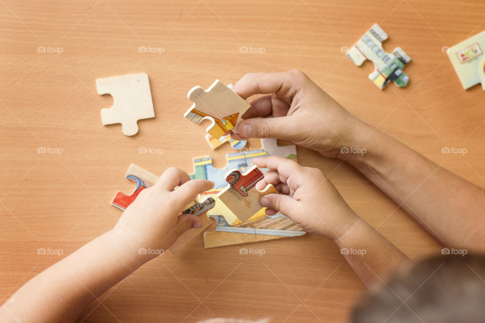 Children play puzzle