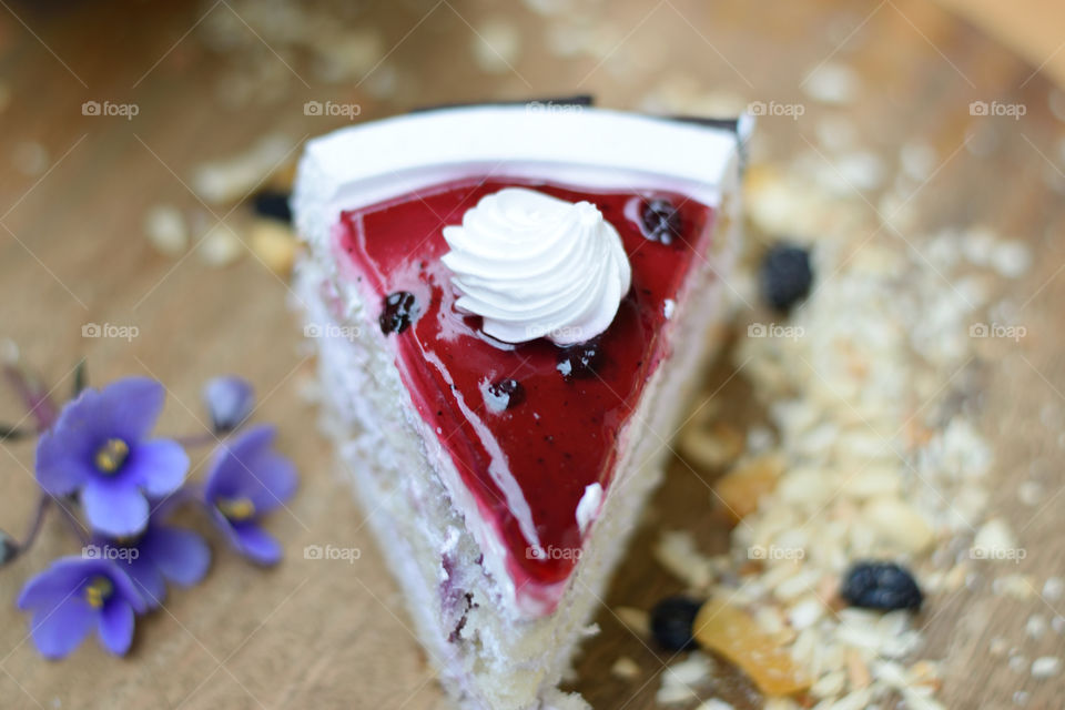 raspberry cake slice