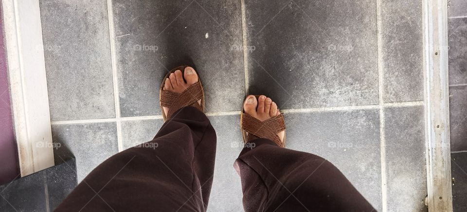 mis pies en sandalias