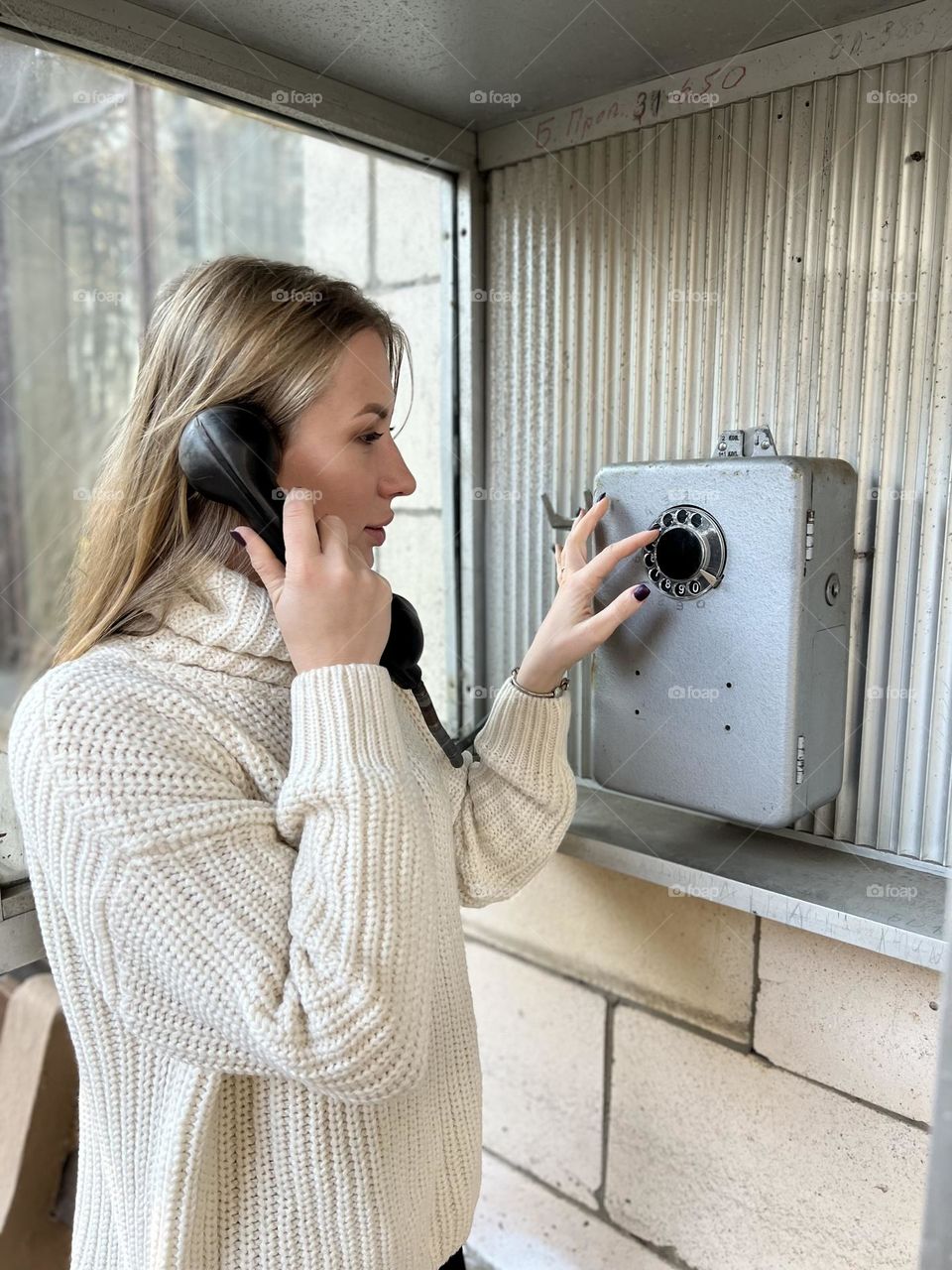 A girl calls on the phone