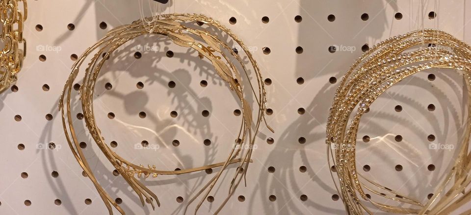 Como usar tiara de forma elegante e sofisticada. A tiara é um acessório que transforma qualquer look.