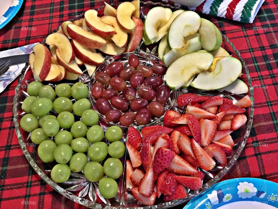 
Meals and snacks of the world - Fruit tray - World snacking is a way of life. Foods are typically designed to be portable, quick, and satisfying.  Chocolate, fresh fruit, and vegetables are the most common foods and meals