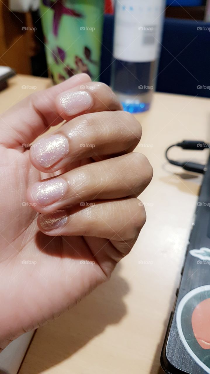 Sparkly nails, sparkly nails do whatever sparkly nails do 🤣