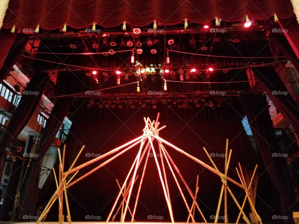 Teh Dar is theatrical performance at Saigon Opera House featuring bamboo cirque, acrobatics & live tribal music. 