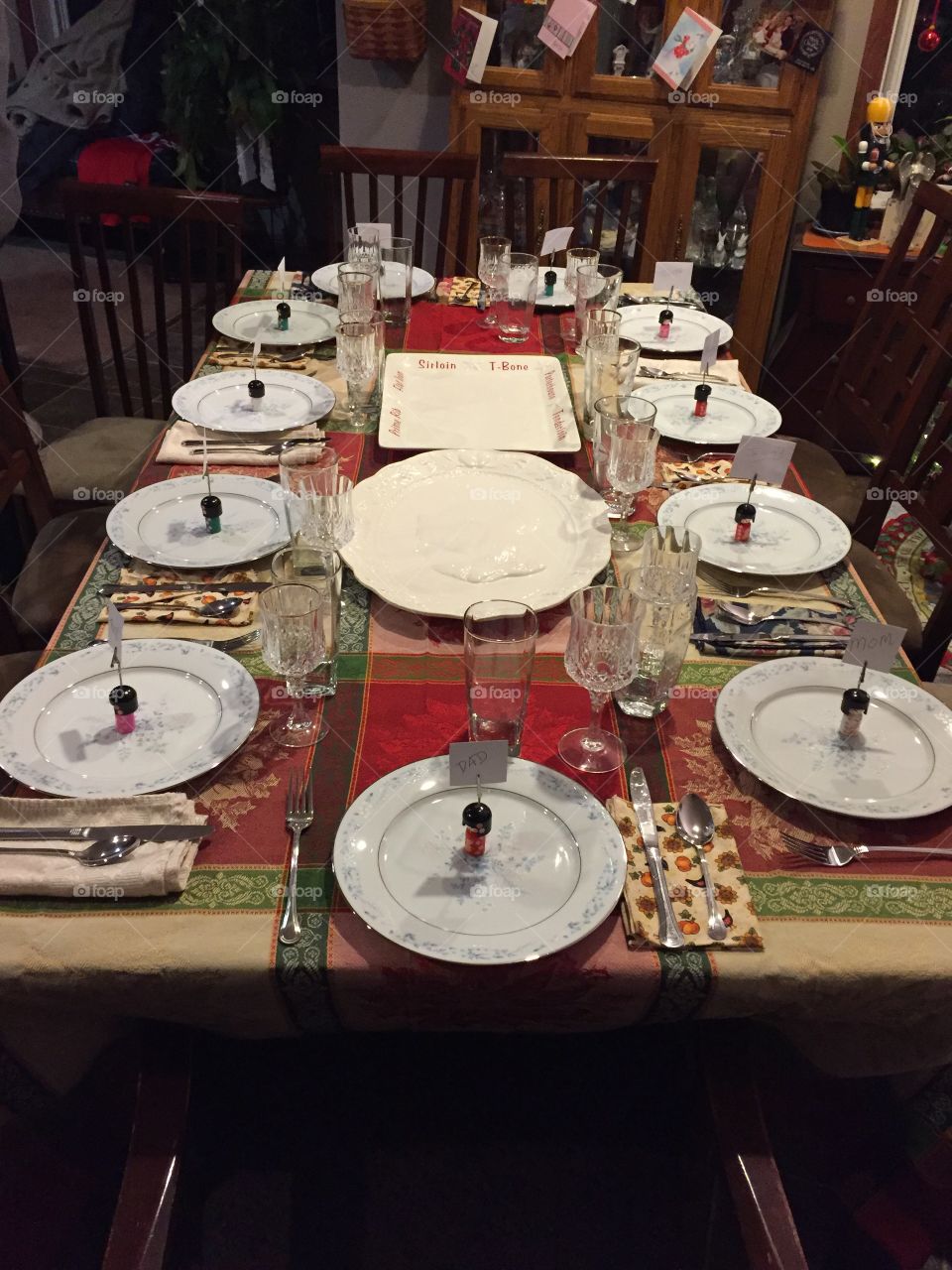 Mothers Christmas dinner table setup