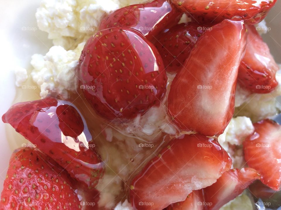 Cottage cheese, strawberry and honey.