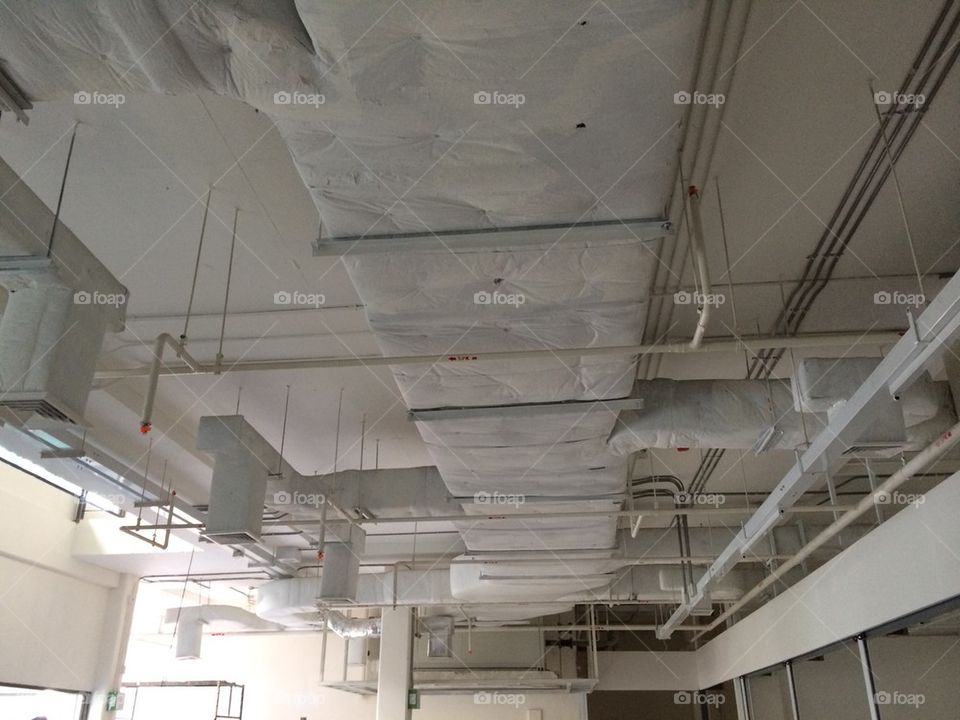 Ceiling and air duct