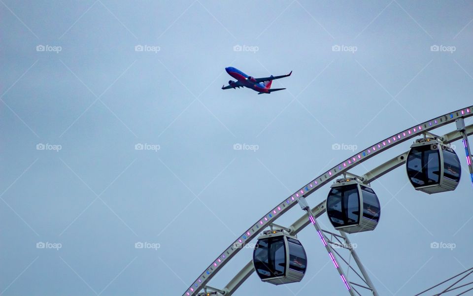 Airplane and Ferris wheel 