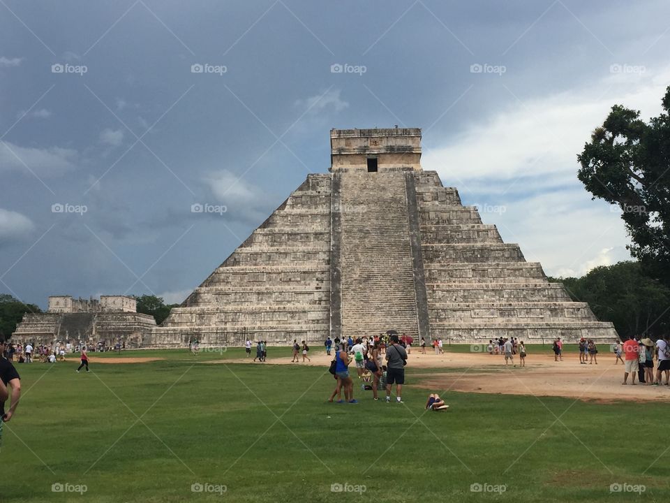 Mayan pyramids 