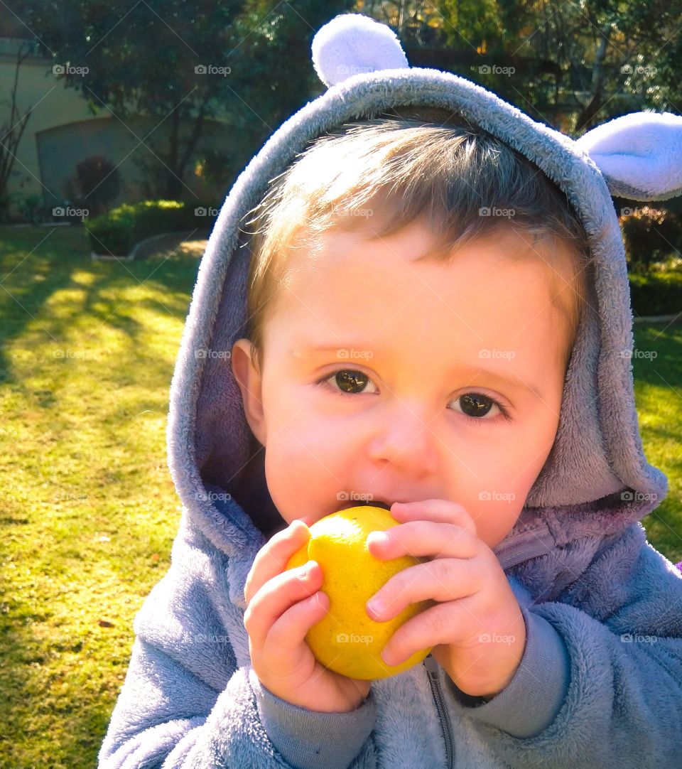 I wonder how
I wonder why
Yesterday you told me 'bout the blue blue sky
& all that I can see is just a yellow lemon tree
I'm turnin' my head up & down
I'm turnin', turnin', turnin', turnin', turnin' around
& all that I can see is just another 🍋tree