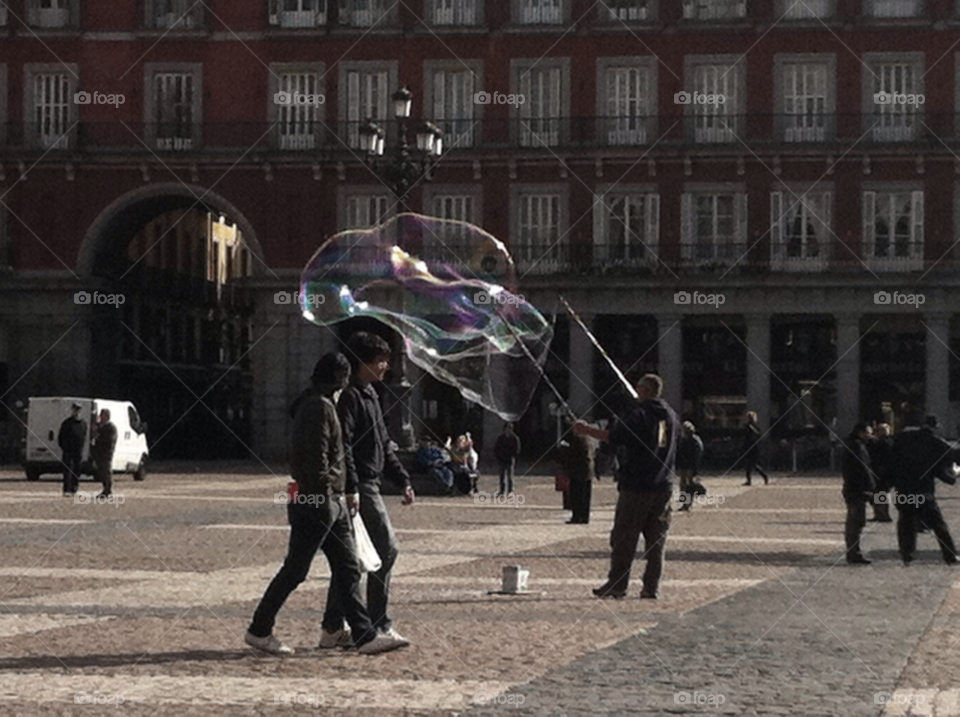 Madrid's Plaza Mayor and its performers by bencobb