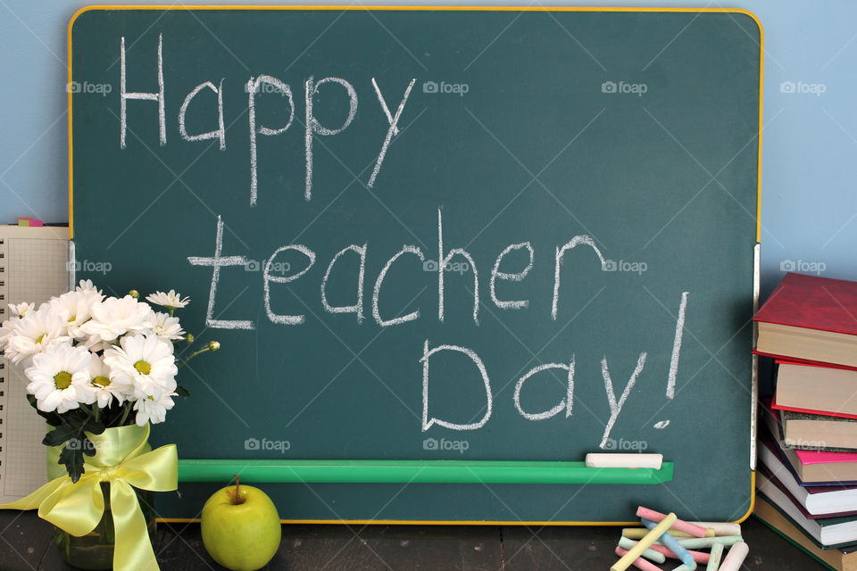 Teacher's day, holiday, international Teacher's Day, happy Teacher's Day!, school, university, college, teacher, teacher, student, student, school supplies, board, chalk, school board, book, apple, knowledge, education, notebook, pens. Pencils, still life, creativity, work, congratulations, Day of Knowledge,