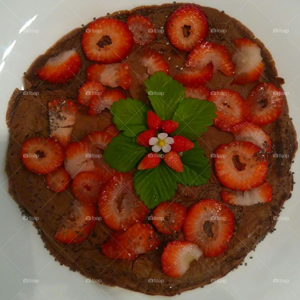 Chocolate pancake, chia and strawberries from the vegetable garden 😉