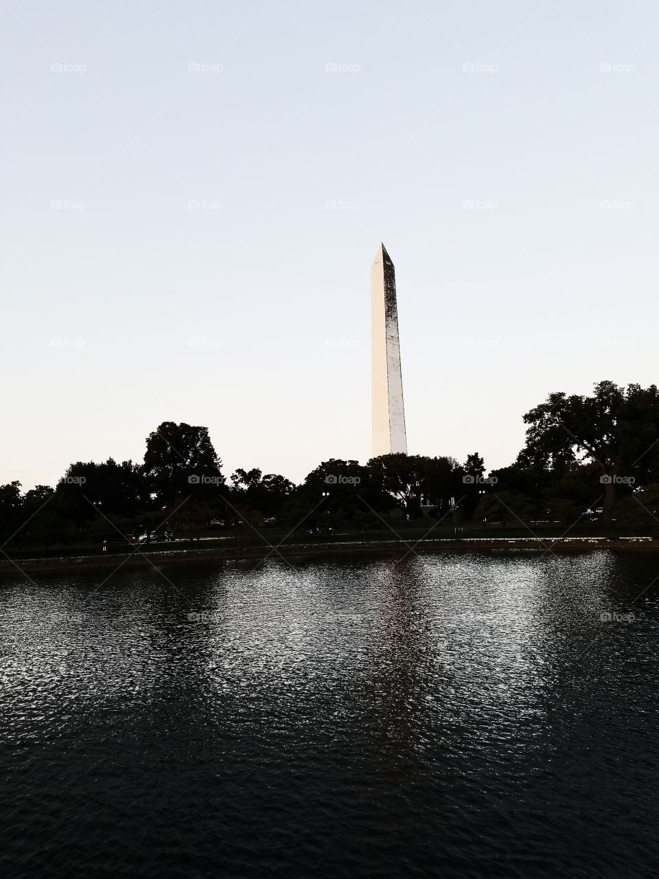Charlie Chaplin'd the Washington monument and a lake nearby