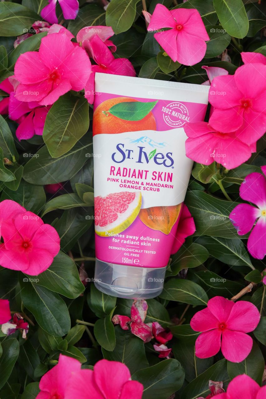 St.ives- radiant skin,  pink lemon and mandarine orange scrub