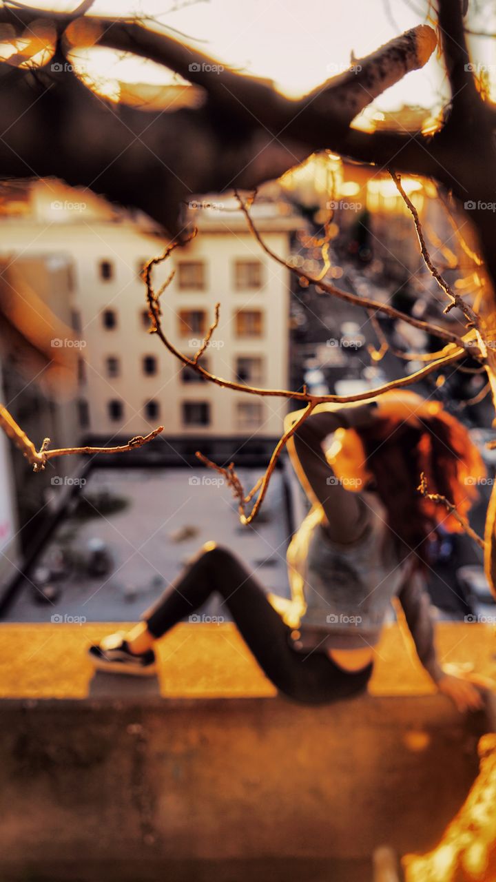 Just relaxing on a sunny day.... relaxing in the hour that is golden. On the edge of the world, on the edge of a city, on the edge of a thought.