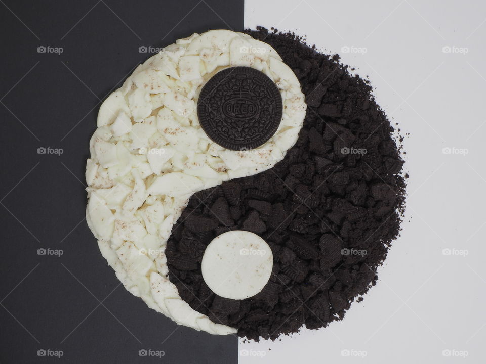 Oreo cookie crumble black & white contrast yin yang