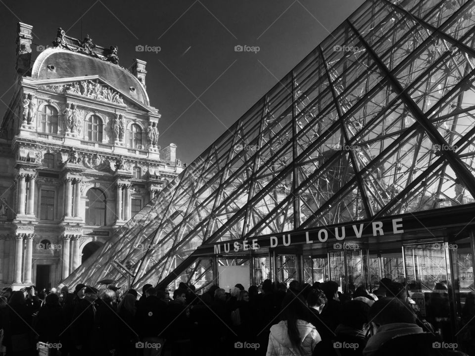 Line to the Louvre