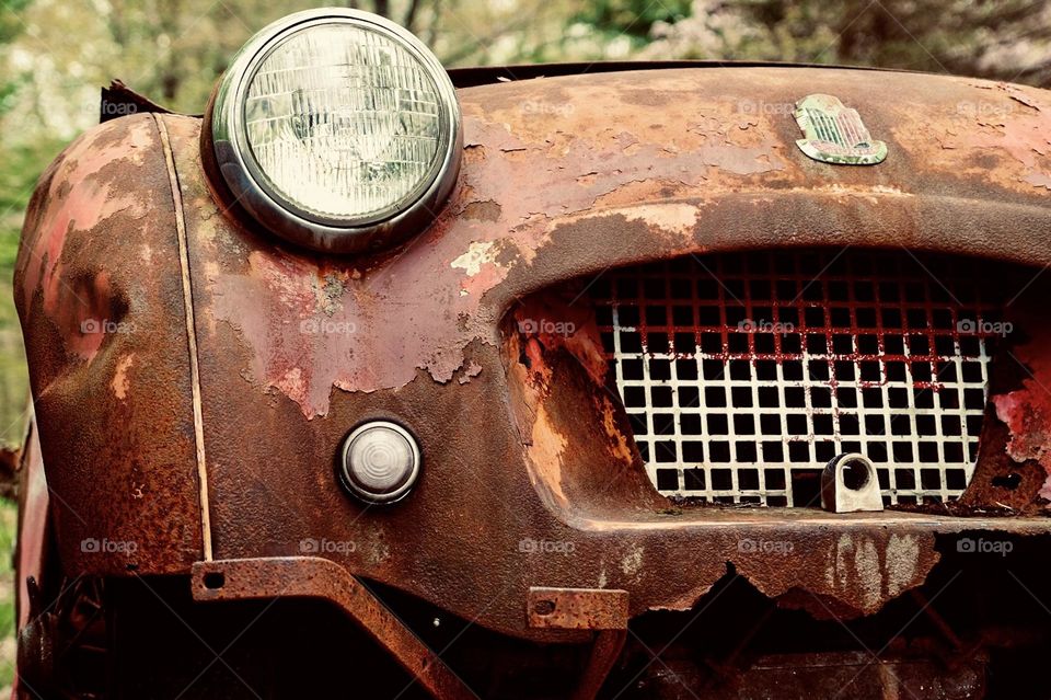 Classic car in the woods, abandoned vintage vehicle, cars with rust and beauty, abandoned classic car, front grill of a vintage car