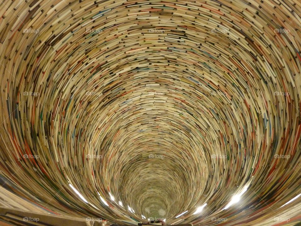 Túnel of books - Prague university 