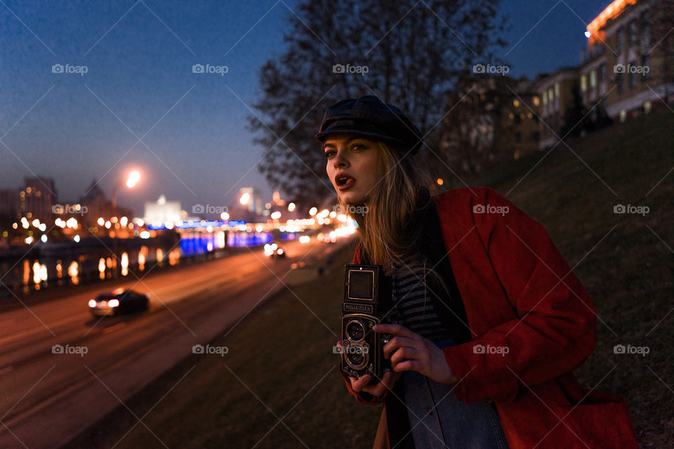 photographer girl in the night