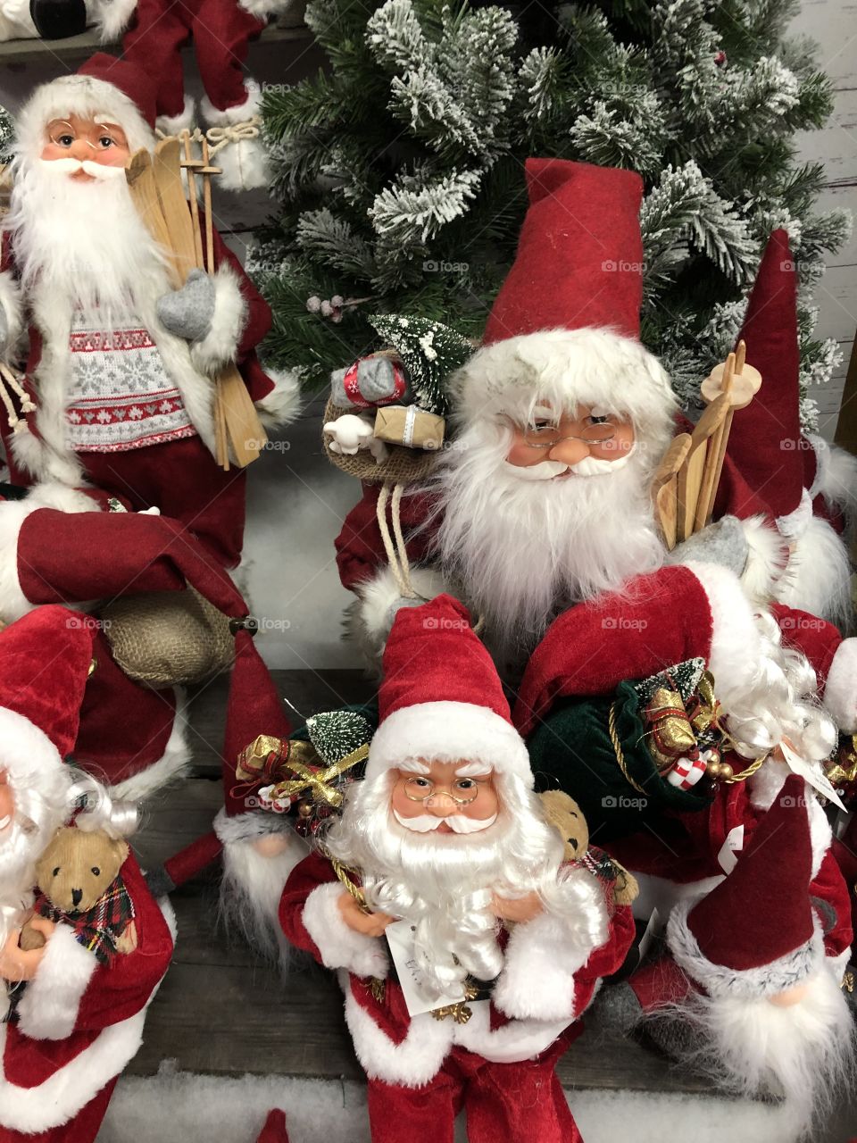 Here there are lots of father Christmas Ed reporting for duty, once they get their orders from big daddy Christmas, they can do their work and spread happiness.