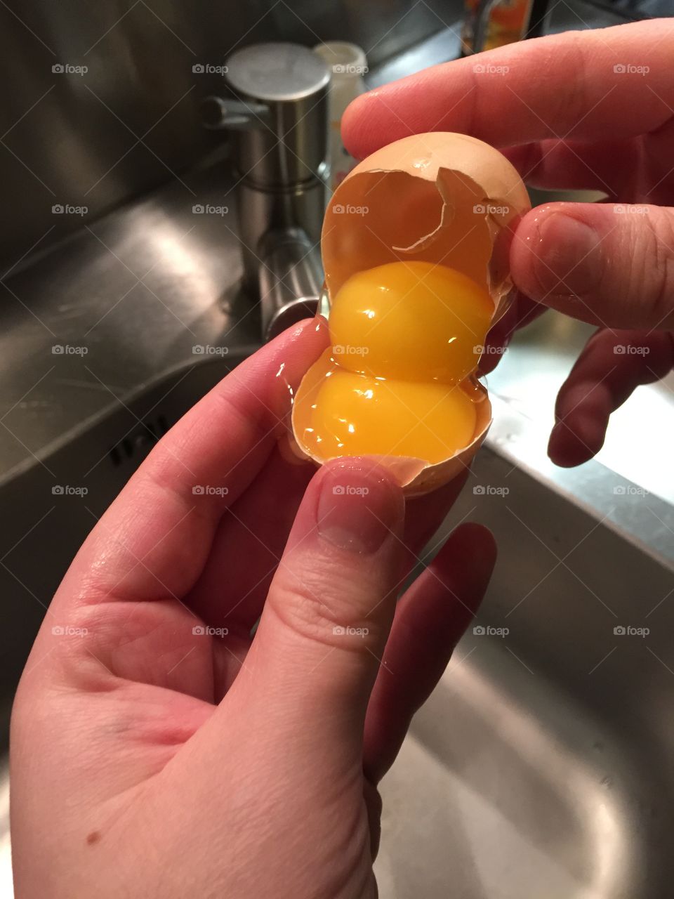 Un Uovo e Due Tuorli • One Egg Two Yolks