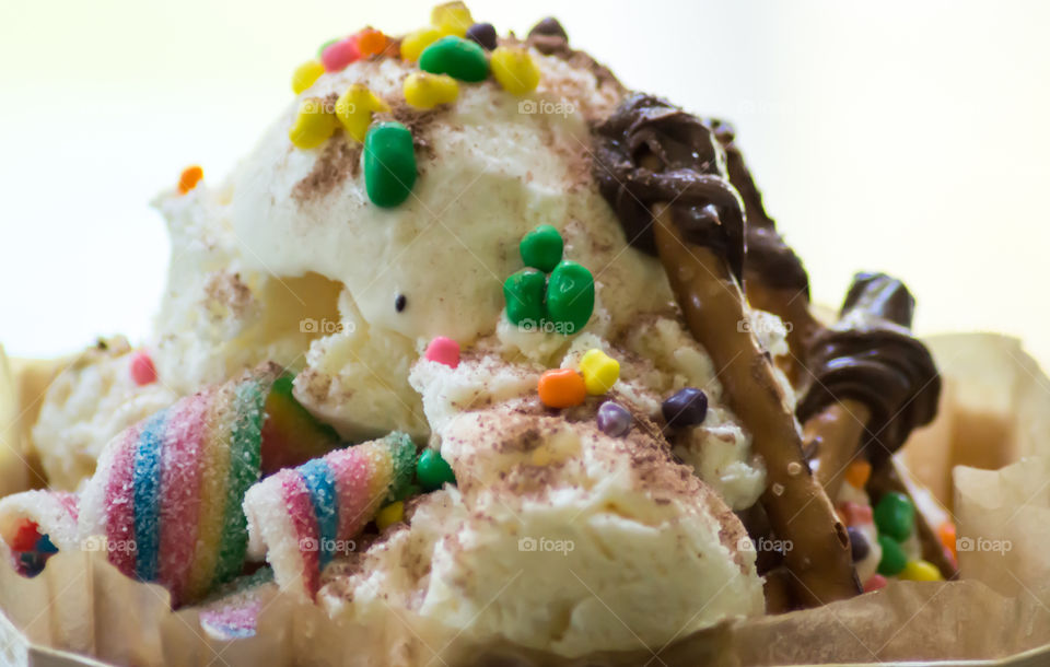 Ice cream scoops in bowl