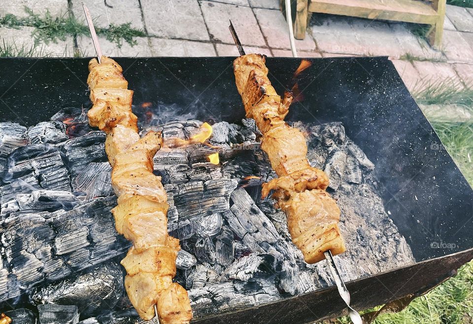 Cooking meat on the brazier