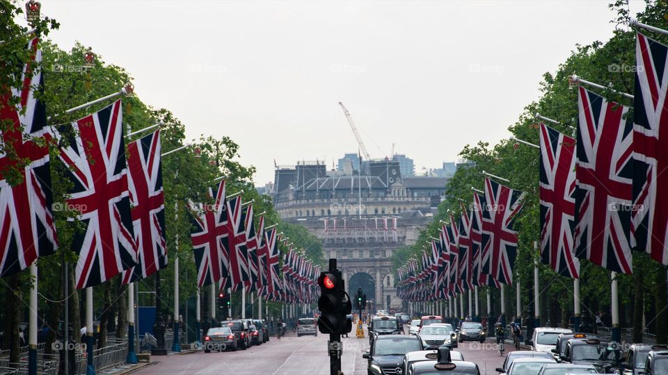 London, street front Buckingham Palace....