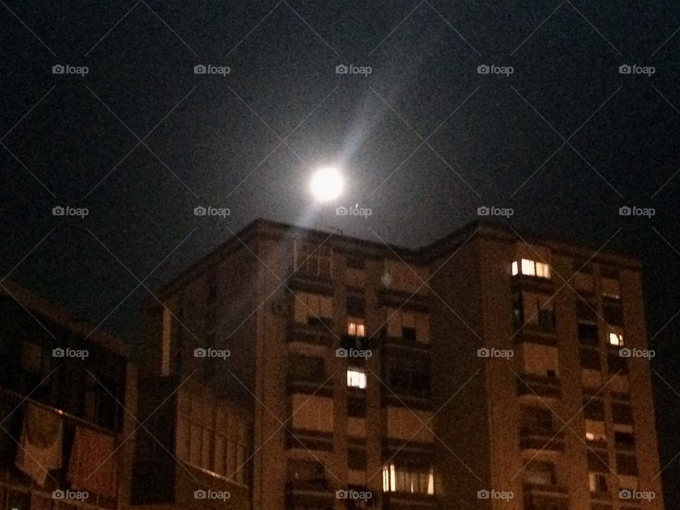 Building and full moon 🌙 