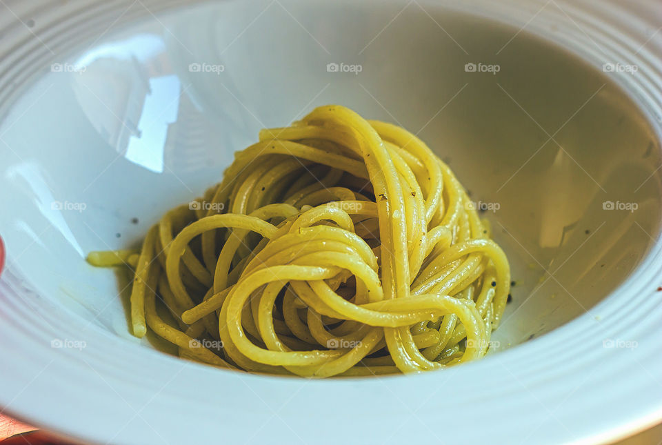 Spaghetti in bianco with olive oil