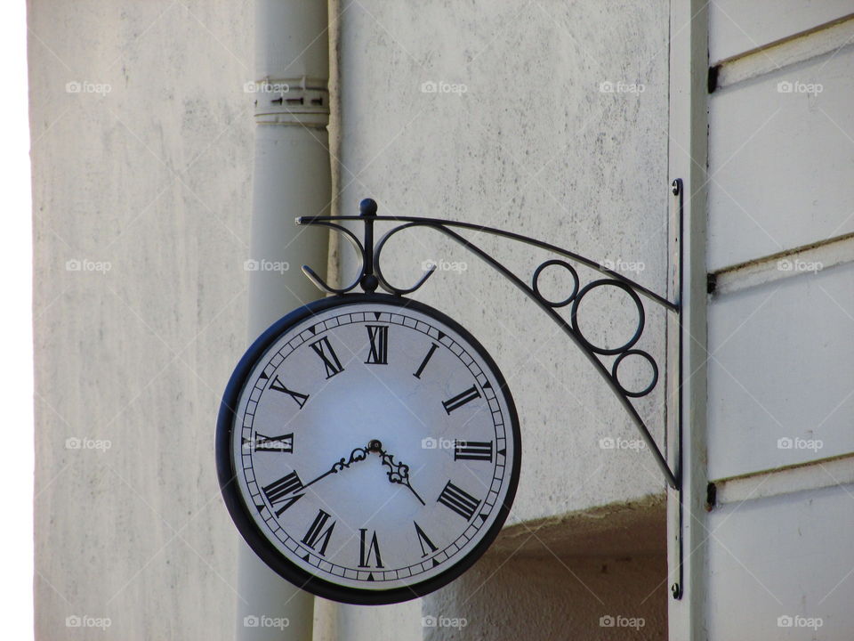 round Roman numeral clock